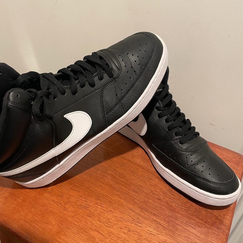 Nike shoes only worn once in great condition looks like brand new never worn